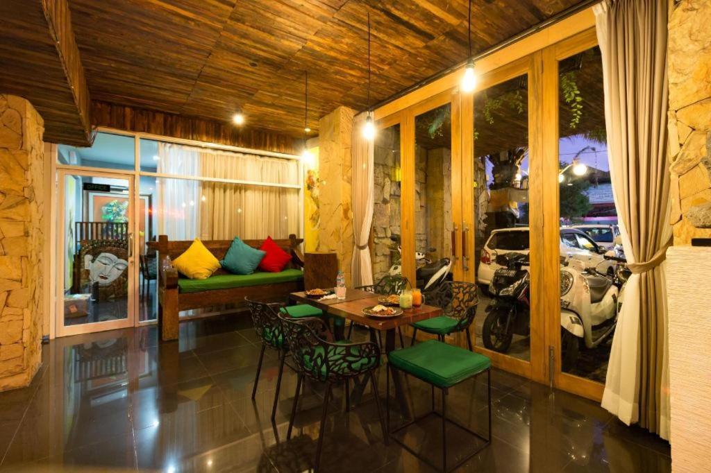Hadi Poetra Hotel Kuta Lombok Exteriör bild